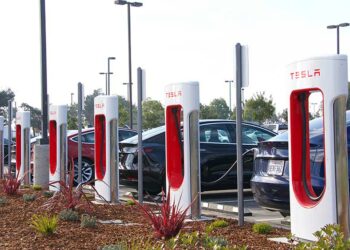 EV Charging Stations Expanding, But Must Ramp Up For Electric Vehicle Boom