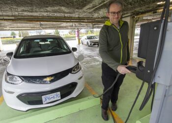 Despite issues, EVs continue to lure B.C. customers