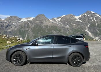 Tesla Sweden issues comment as it weathers union strike